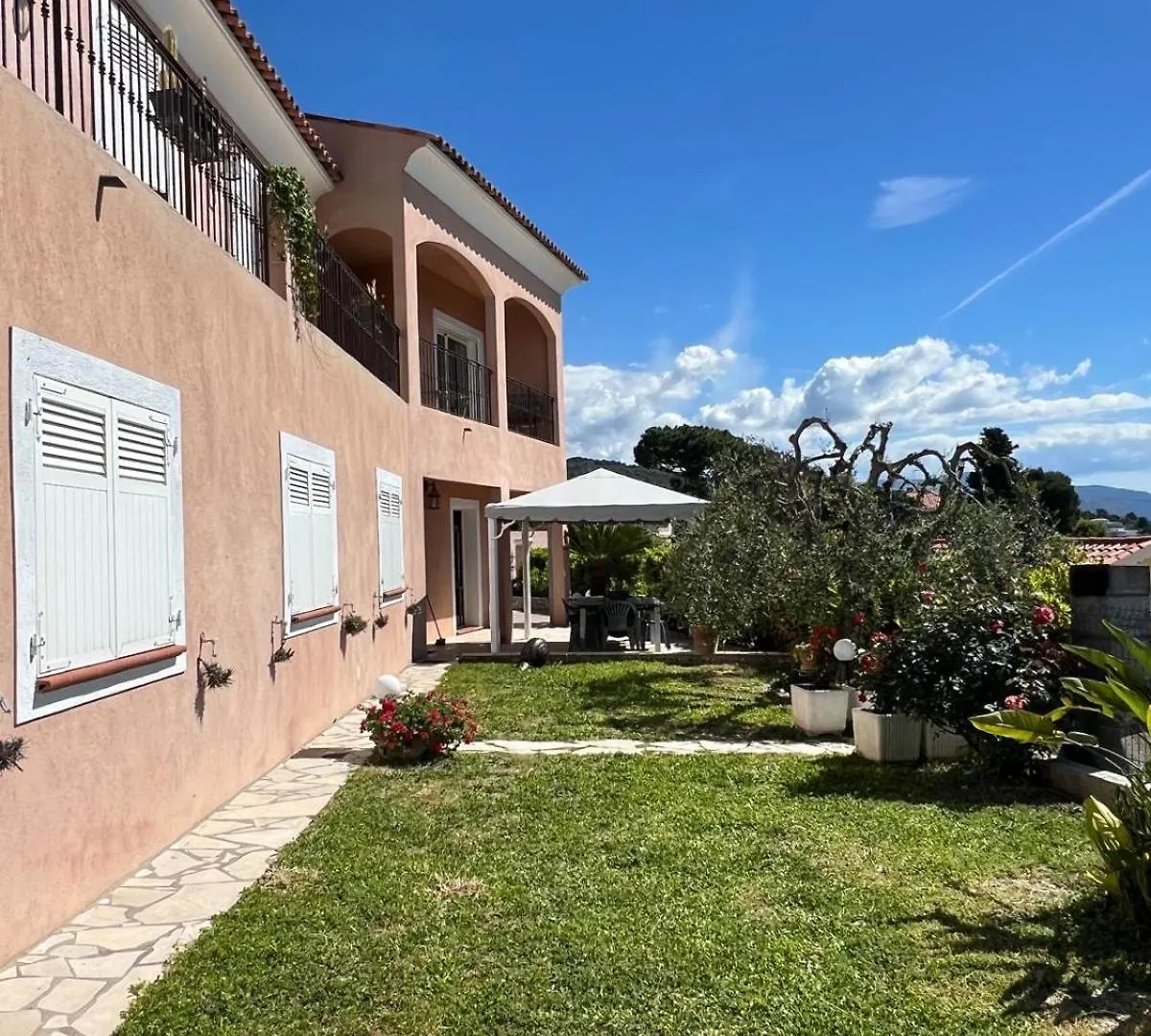Tatil Evi Via Mezza Villa Nice Fransa